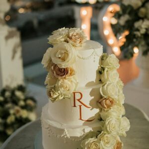 Floral γαμήλια τούρτα τριών ορόφων Floral γαμήλια τούρτα τριών ορόφων